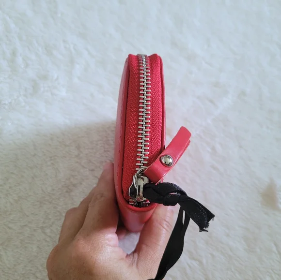 Laura Di Maggio Red❤ Zip Around Card💳 Case - NWT - Picture 5 of 16